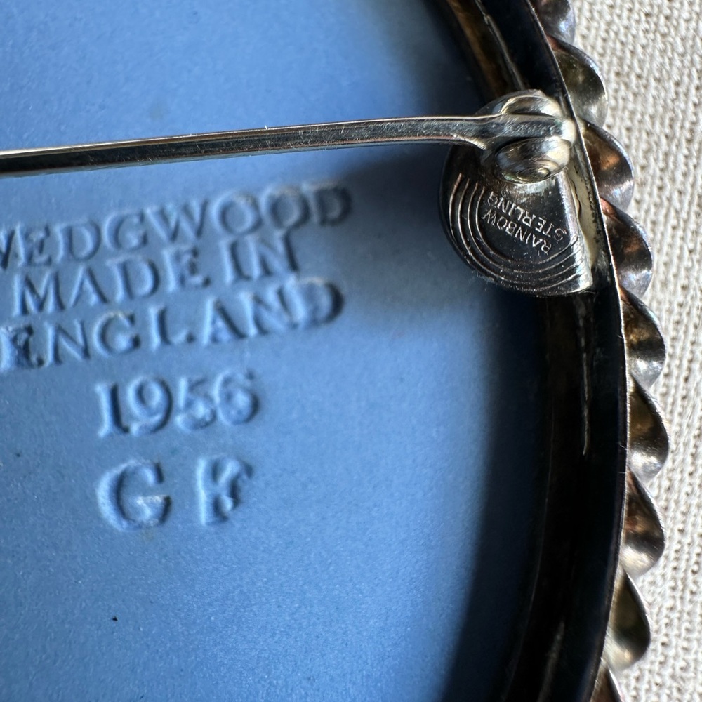 Large Vintage Wedgwood Jasperware Brooch Aries God of war on blue background - Picture 7 of 14